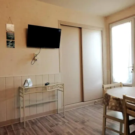 2 Appartements Separes 2 Et 5 Couchages Au Rez-De-Chaussee A Chambretaud, 5 Min Puy Du Fou Exterior photo